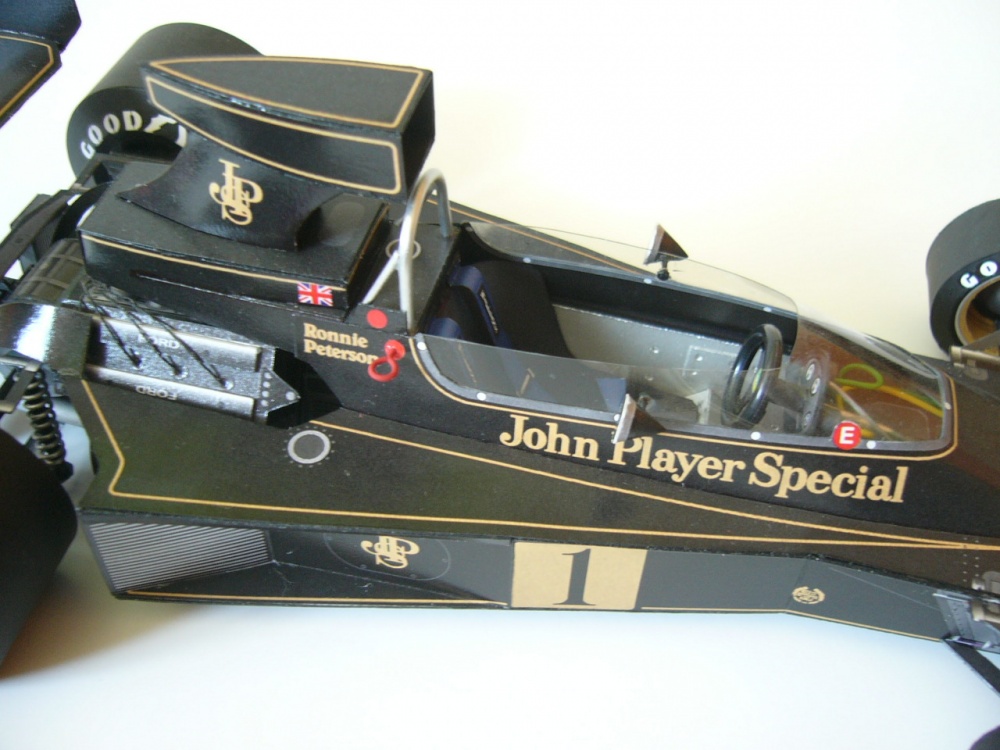 Lotus 76 (Plná velikost v novém okně) Lotus 76