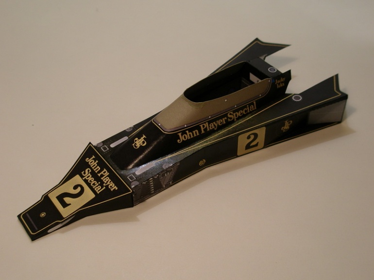 LOTUS 76 (Plná velikost v novém okně) LOTUS 76