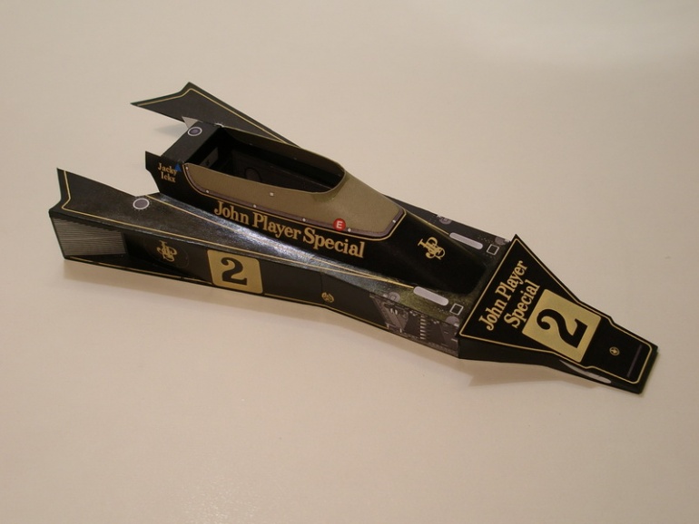 LOTUS 76 (Plná velikost v novém okně) LOTUS 76