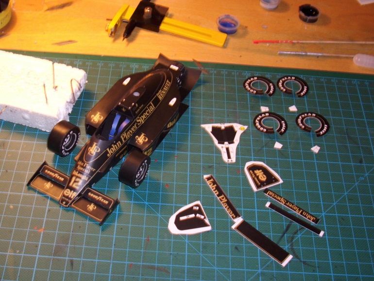 Lotus 98T (Plná velikost v novém okně) Lotus 98T