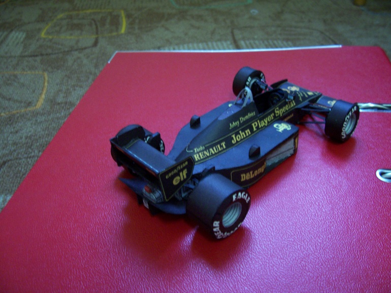 Lotus 98T (Plná velikost v novém okně) Lotus 98T