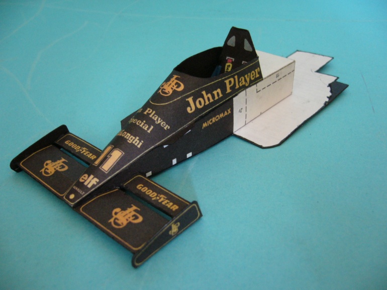 LOTUS 98T (Plná velikost v novém okně) LOTUS 98T