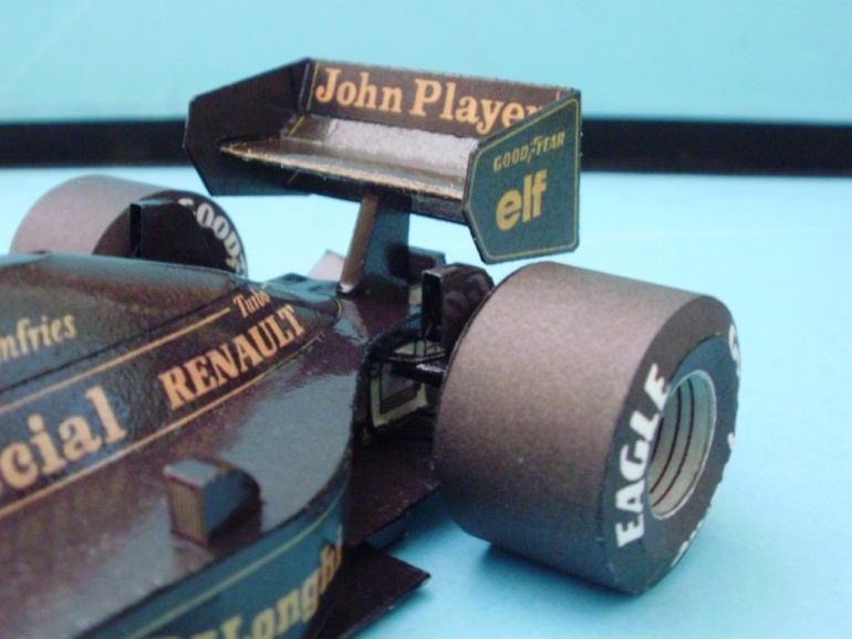 LOTUS 98T (Plná velikost v novém okně) LOTUS 98T