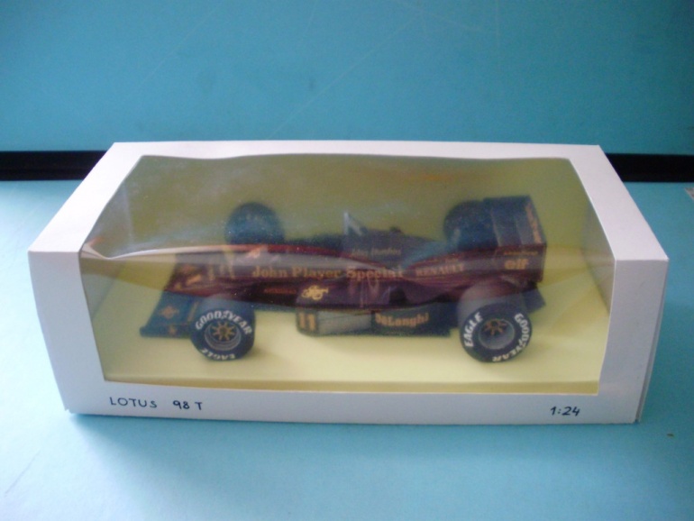 LOTUS 98T (Plná velikost v novém okně) LOTUS 98T