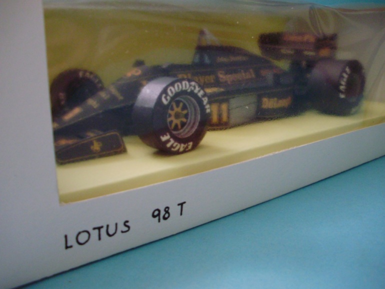 LOTUS 98T (Plná velikost v novém okně) LOTUS 98T