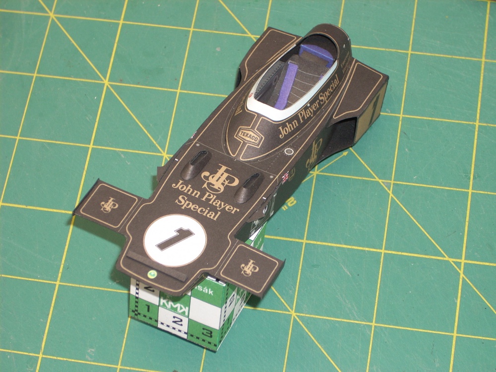 LOTUS 72D (Plná velikost v novém okně) LOTUS 72D