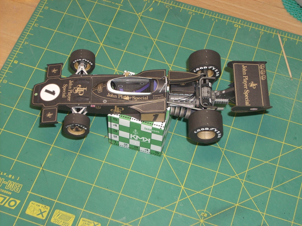 LOTUS  72D