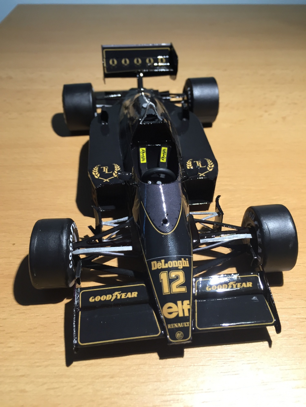 Lotus 98T (Plná velikost v novém okně) Lotus 98T