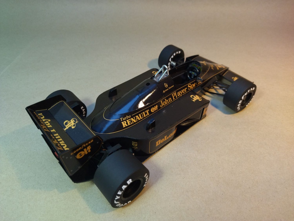 Lotus 98T (Plná velikost v novém okně) Lotus 98T