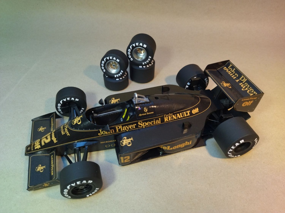 Lotus 98T (Plná velikost v novém okně) Lotus 98T