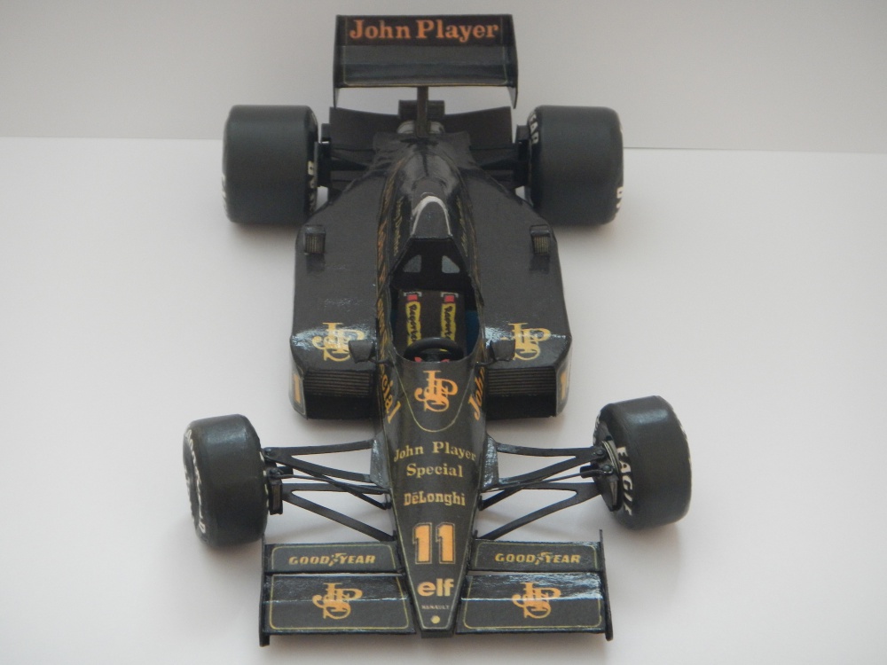 Lotus 98T (Plná velikost v novém okně) Lotus 98T