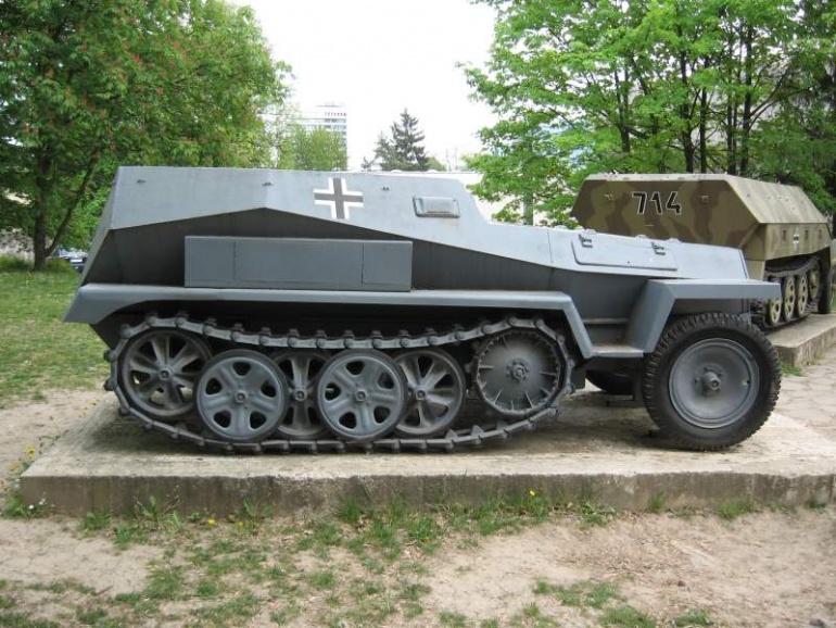 3975