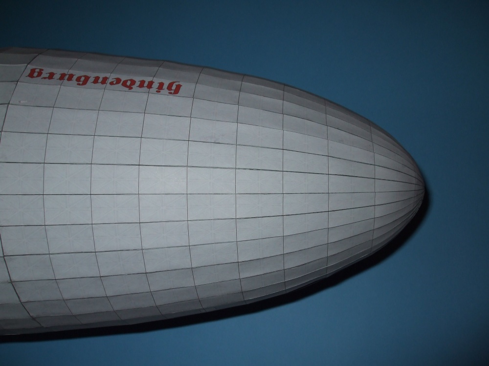 LZ 129 Hindenburg (Plná velikost v novém okně) LZ 129 Hindenburg