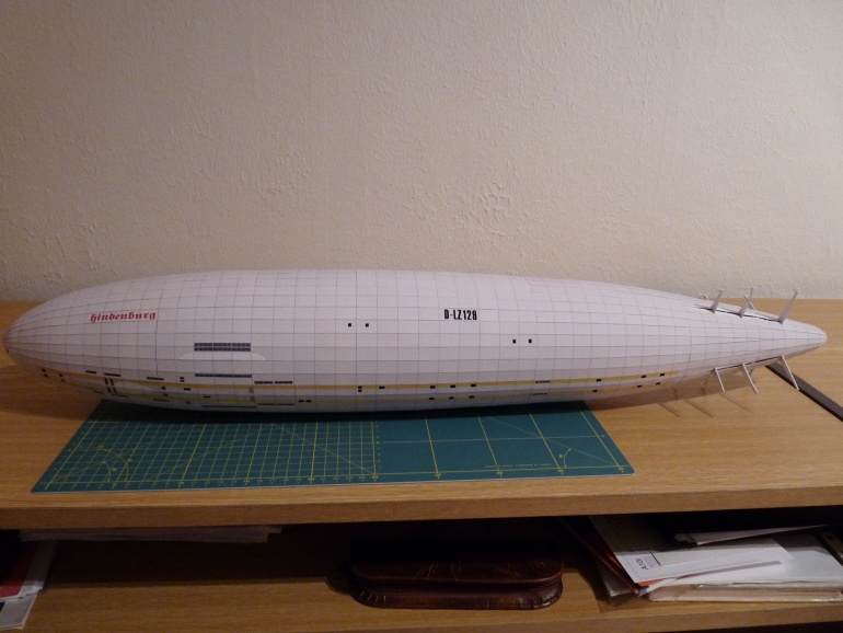 LZ-129 Hindenburg (Plná velikost v novém okně) LZ-129 Hindenburg