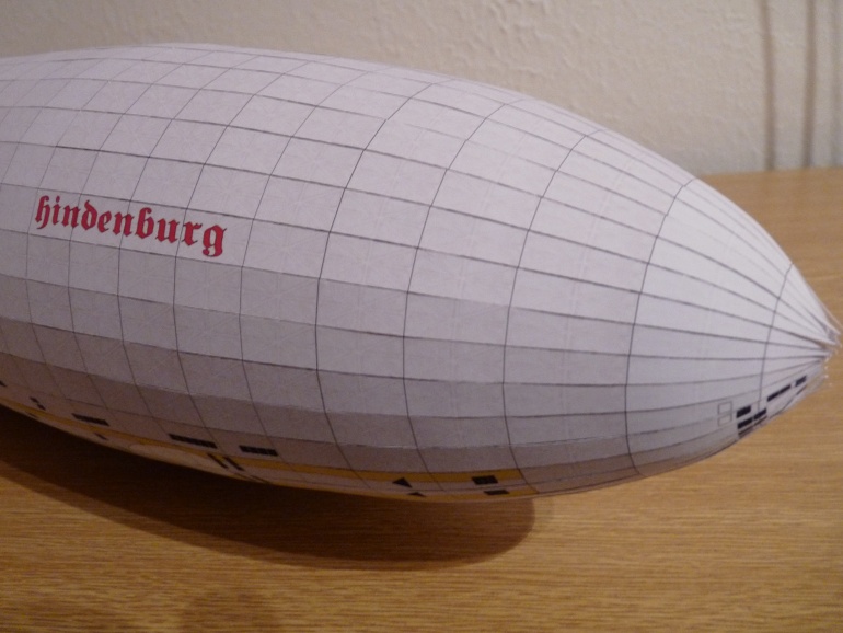 LZ-129 Hindenburg (Plná velikost v novém okně) LZ-129 Hindenburg