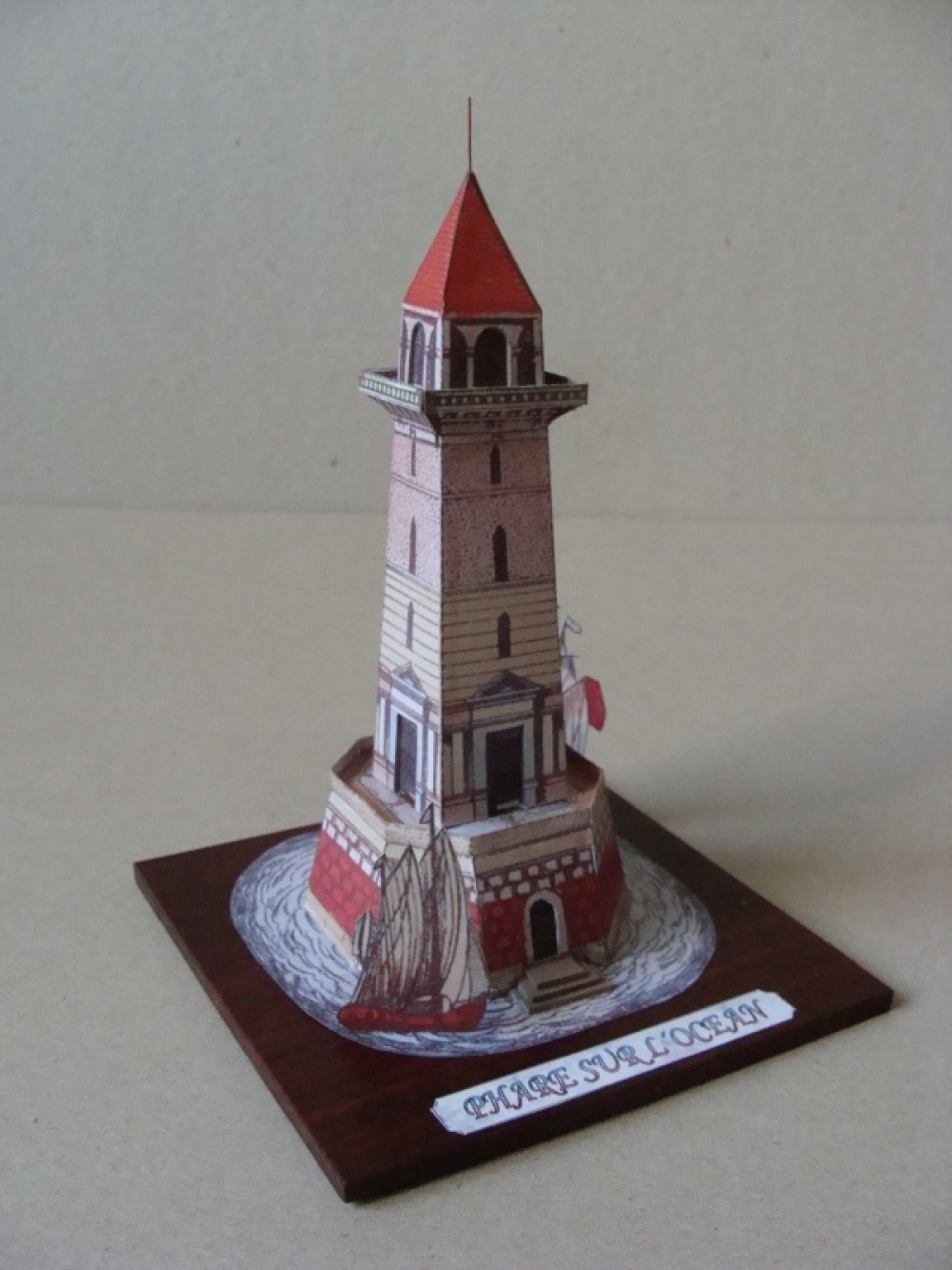 maják Phare sur L´océan (Plnďż˝ velikost v novďż˝m oknďż˝) maják Phare sur L´océan