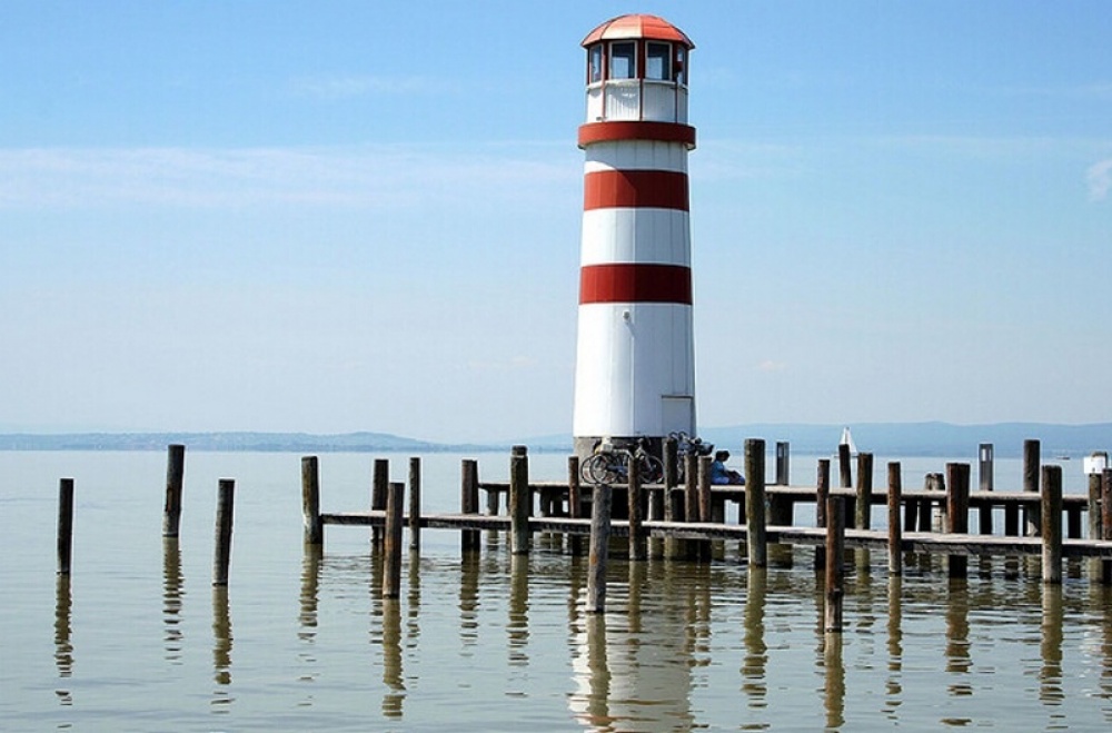 maják Podersdorf - Rakousko (Plná velikost v novém okně) maják Podersdorf - Rakousko