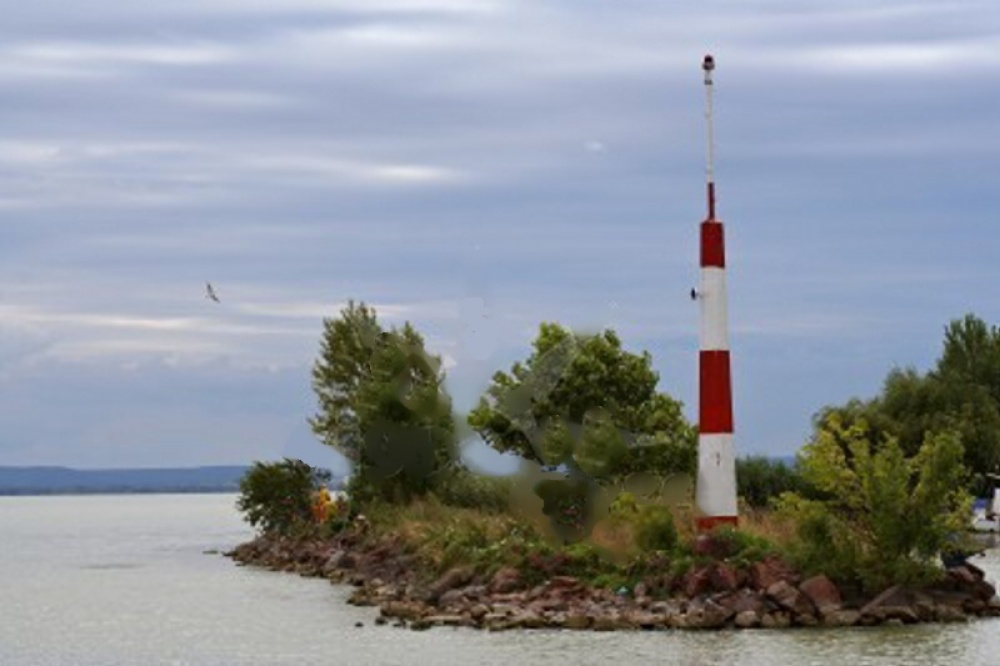 majáky Balatonu - Maďarsko (Plná velikost v novém okně) majáky Balatonu - Maďarsko
