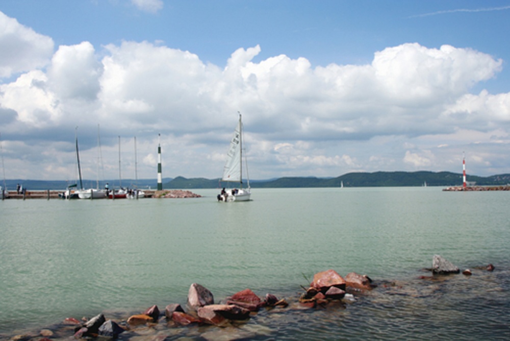 majáky Balatonu - Maďarsko (Plná velikost v novém okně) majáky Balatonu - Maďarsko
