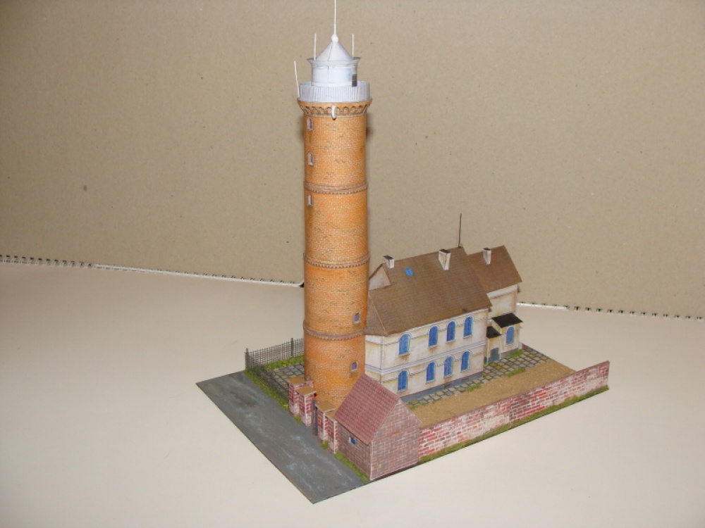 maják Jaroslawiec (Plnďż˝ velikost v novďż˝m oknďż˝) maják Jaroslawiec