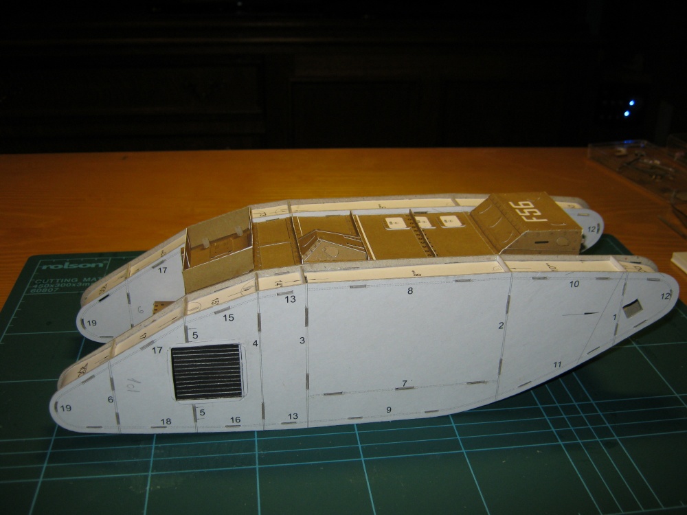Mark Mk IV male (Plná velikost v novém okně) Mark Mk IV male