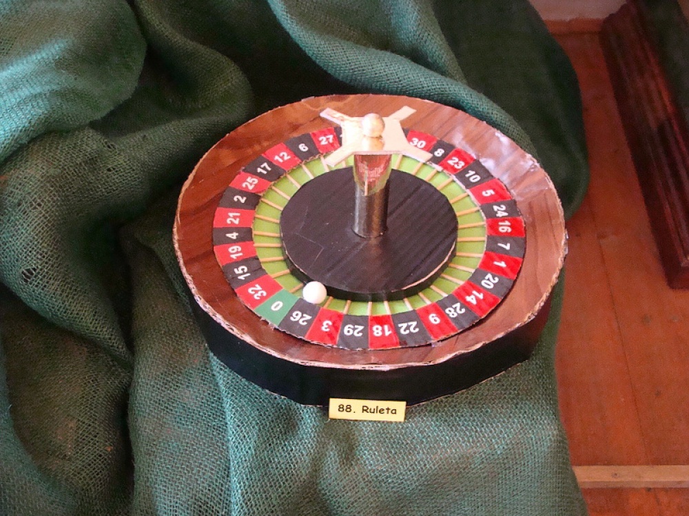 254589