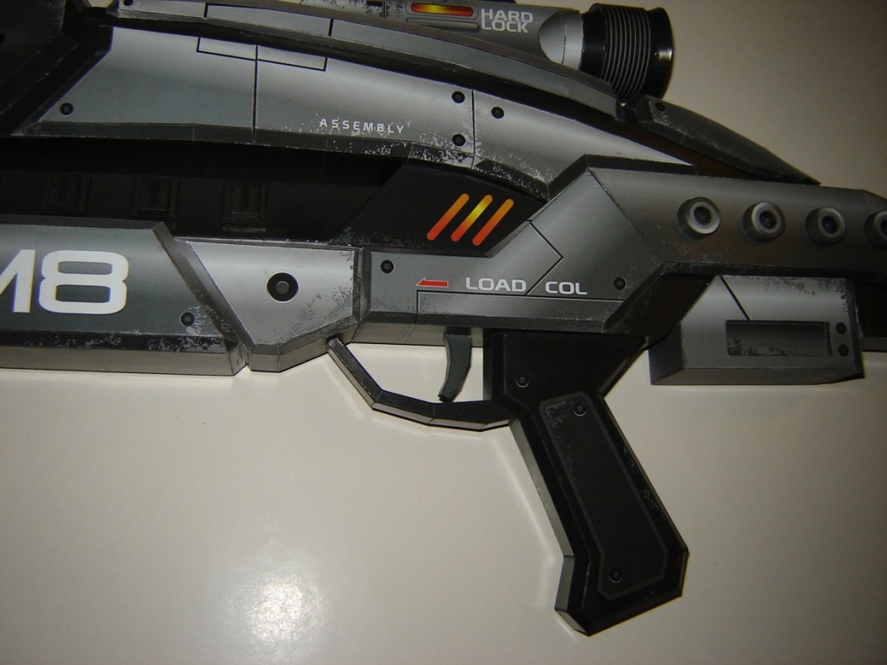 Mass Effect M8 Avenger Rifle (Plná velikost v novém okně) Mass Effect M8 Avenger Rifle