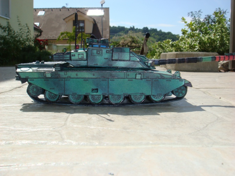 MBT Challenger (Plná velikost v novém okně) MBT Challenger