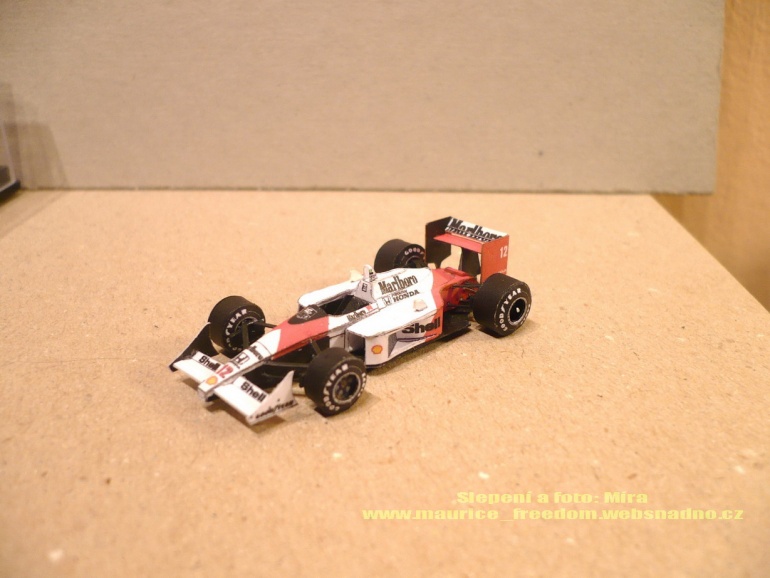 McLaren F1 1:24 �prava na 1:100