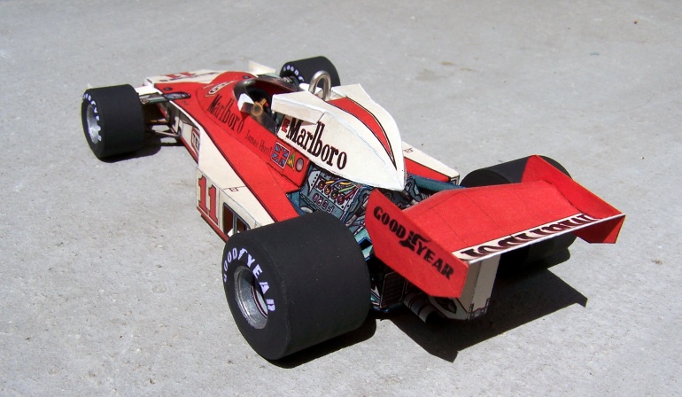 McLaren M23 James Hunt 1976 (Plná velikost v novém okně) McLaren M23 James Hunt 1976