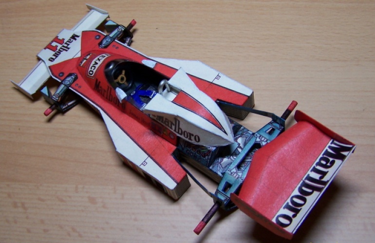 McLaren M23 James Hunt 1976 (Plná velikost v novém okně) McLaren M23 James Hunt 1976