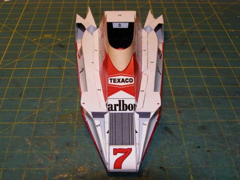 McLaren M26 (Plná velikost v novém okně) McLaren M26