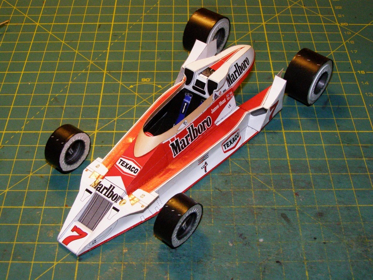 McLaren M26 (Plná velikost v novém okně) McLaren M26