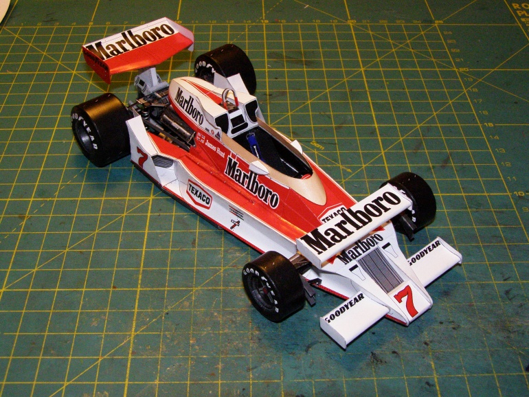 McLaren M26 (Plná velikost v novém okně) McLaren M26