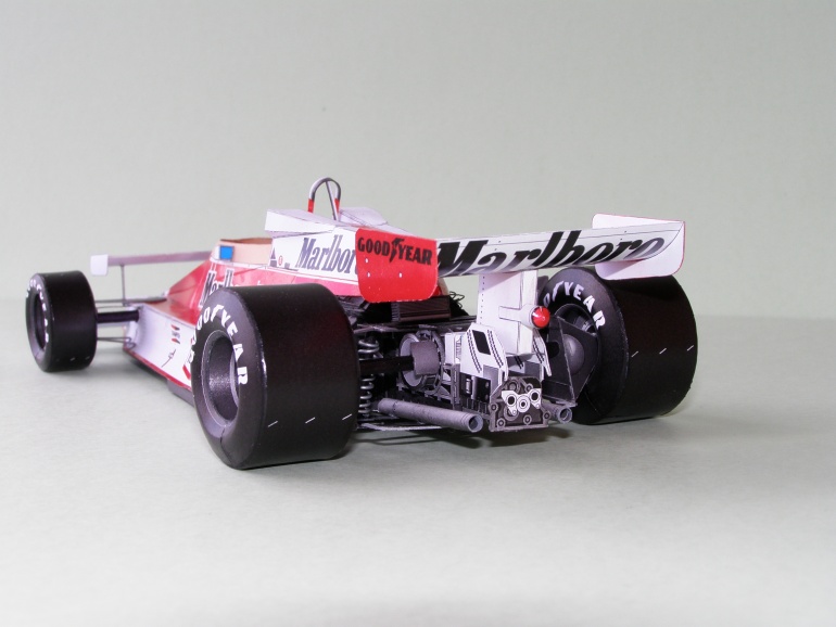 McLaren M26