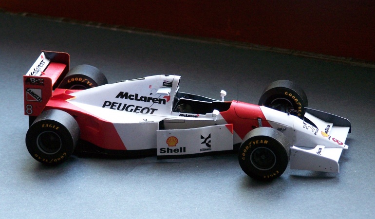McLaren MP 4 / 9 (Plná velikost v novém okně) McLaren MP 4 / 9