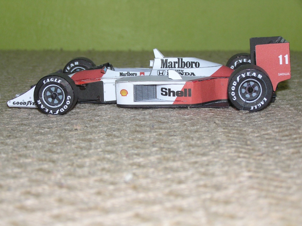 McLaren MP 4/4 - 1988 (Plná velikost v novém okně) McLaren MP 4/4 - 1988