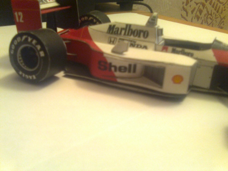 McLaren MP 4/4 r.1988 (Plná velikost v novém okně) McLaren MP 4/4 r.1988