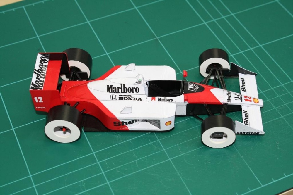McLaren MP 4/4, Ayrton Senna (Plná velikost v novém okně) McLaren MP 4/4, Ayrton Senna