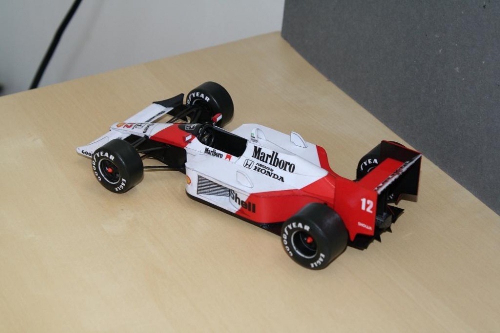 McLaren MP 4/4, Ayrton Senna (Plná velikost v novém okně) McLaren MP 4/4, Ayrton Senna