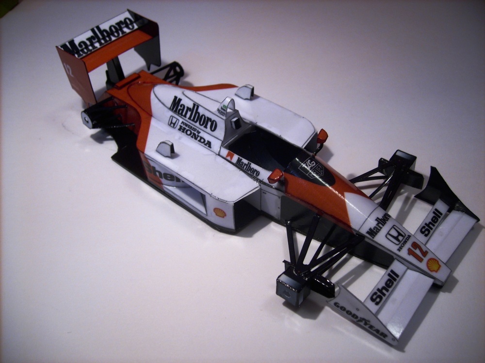 McLaren MP 4/4, Ayrton Senna (Plná velikost v novém okně) McLaren MP 4/4, Ayrton Senna