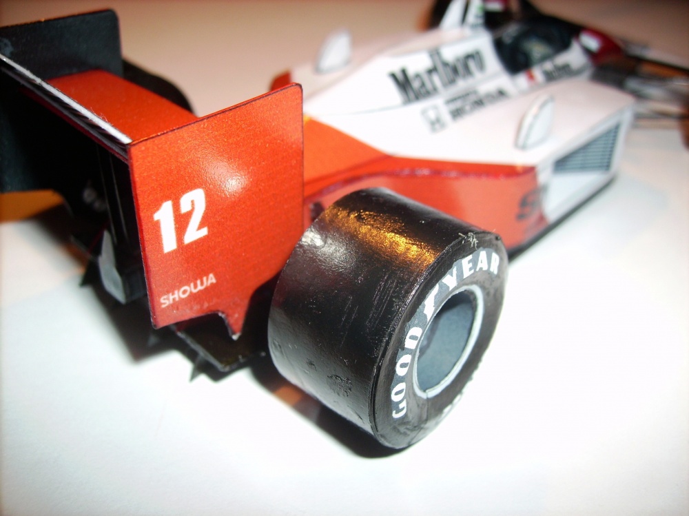 McLaren MP 4/4, Ayrton Senna (Plná velikost v novém okně) McLaren MP 4/4, Ayrton Senna