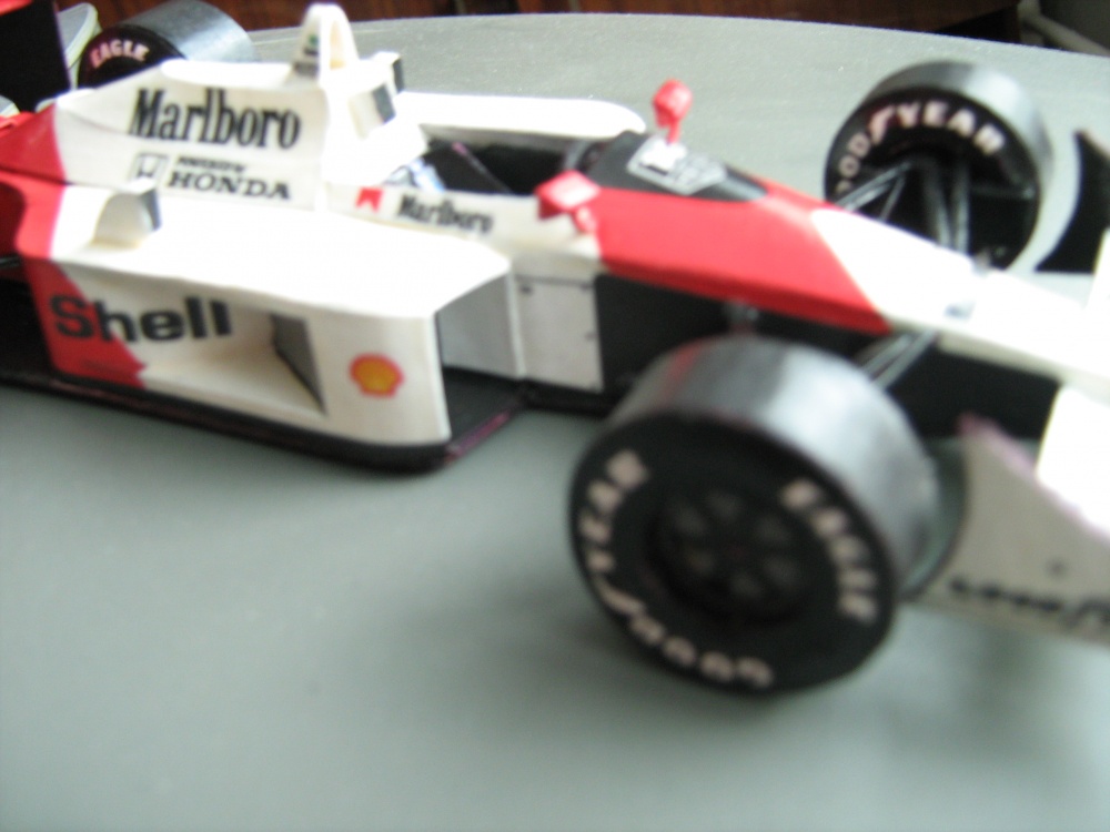 McLAREN MP 4/4 1:24 (Plná velikost v novém okně) McLAREN MP 4/4 1:24