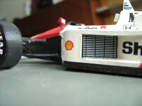 McLAREN MP 4/4 1:24