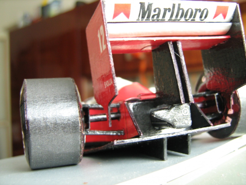 McLAREN MP 4/4 1:24 (Plná velikost v novém okně) McLAREN MP 4/4 1:24