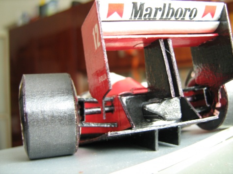 McLAREN MP 4/4 1:24