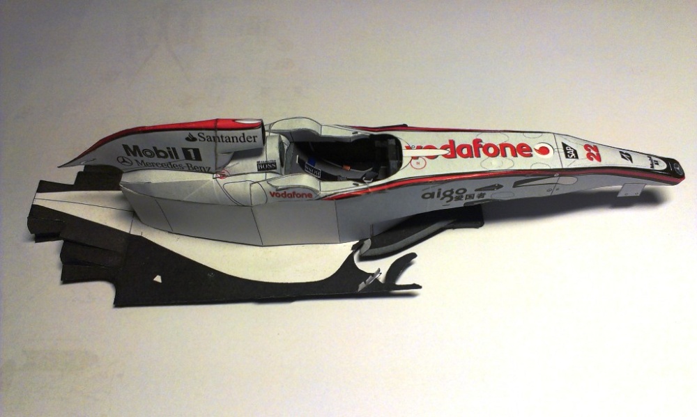 McLaren MP4/23 (Plná velikost v novém okně) McLaren MP4/23