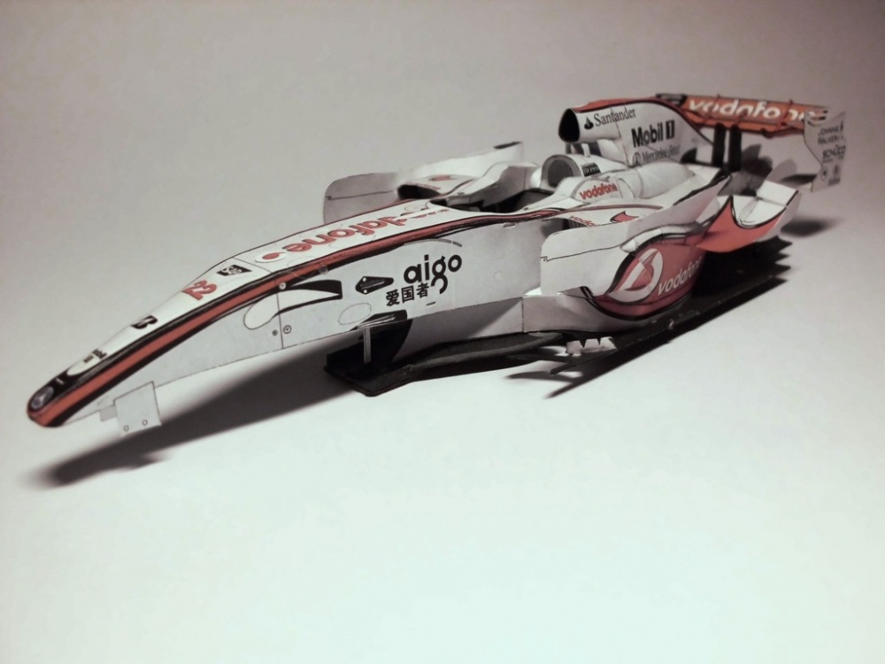 McLaren MP4/23 (Plná velikost v novém okně) McLaren MP4/23