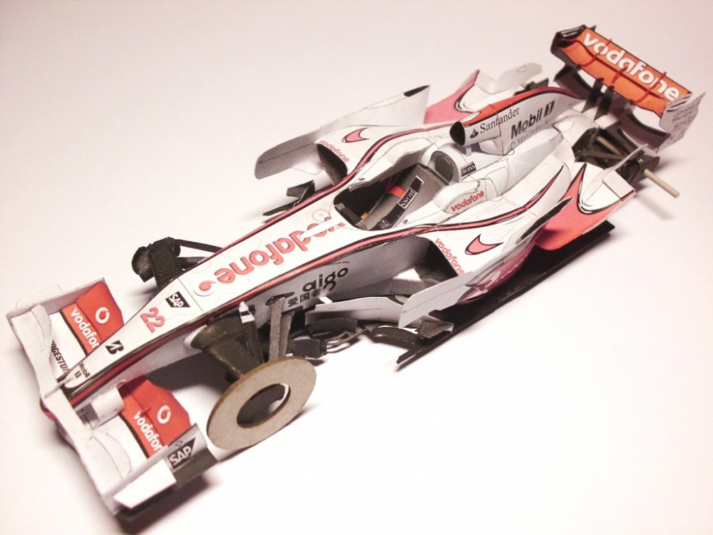 McLaren MP4/23 (Plná velikost v novém okně) McLaren MP4/23