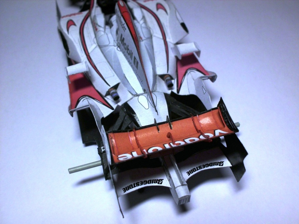 McLaren MP4/23 (Plná velikost v novém okně) McLaren MP4/23